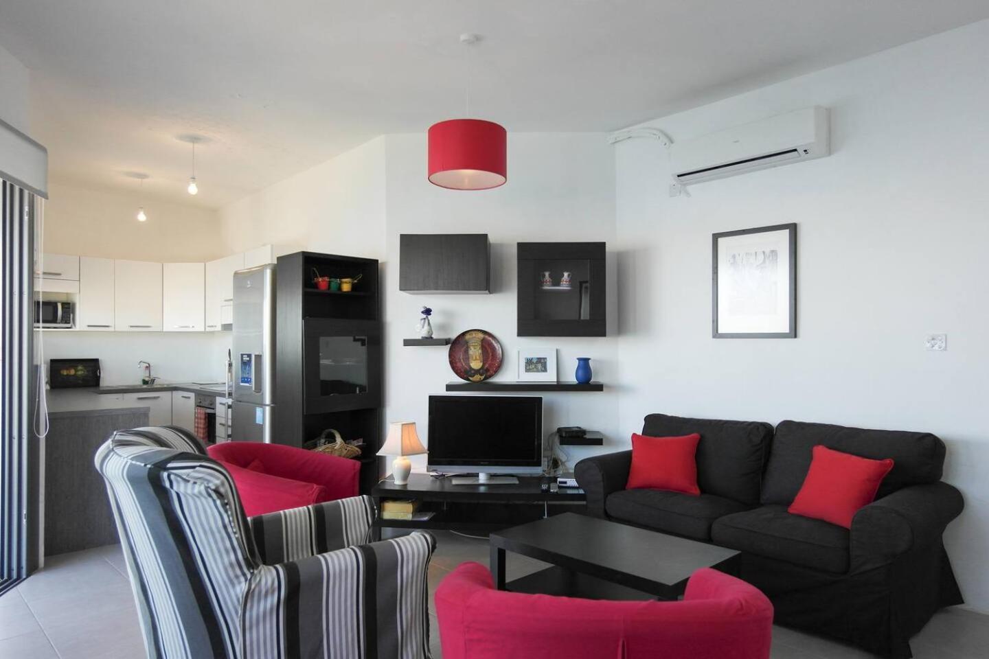Mel 2 2bed Seaview In Ghadira By Homely *